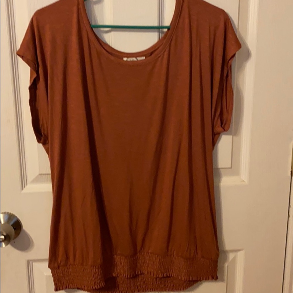 24/7 solid smocked tee